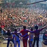 Jejich hity pokořily hranice ČR a poctí svou návštěvou Jamrock 2013 – Charlie Straight!